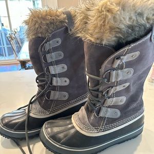 Almost new SOREL women’s size 10 boots.
